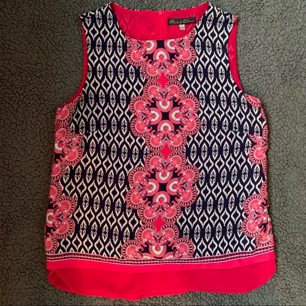 Small patterned sleeveless blouse
